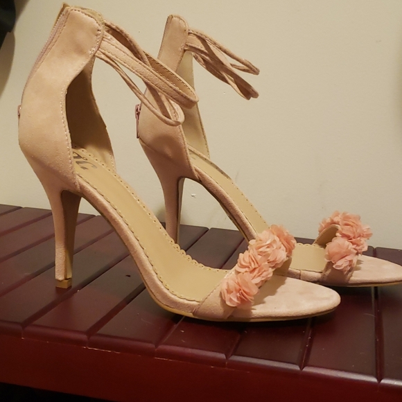 Shoes - Picture 2 of 3